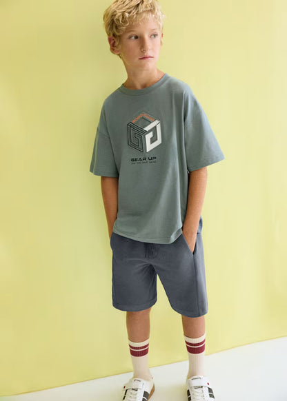 Conjunto bermuda e t-shirt relevo rapaz
